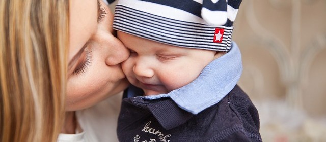 mloda-mama-z-dzieckiem