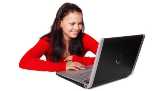 mloda-mama-zakupy-w-sieci